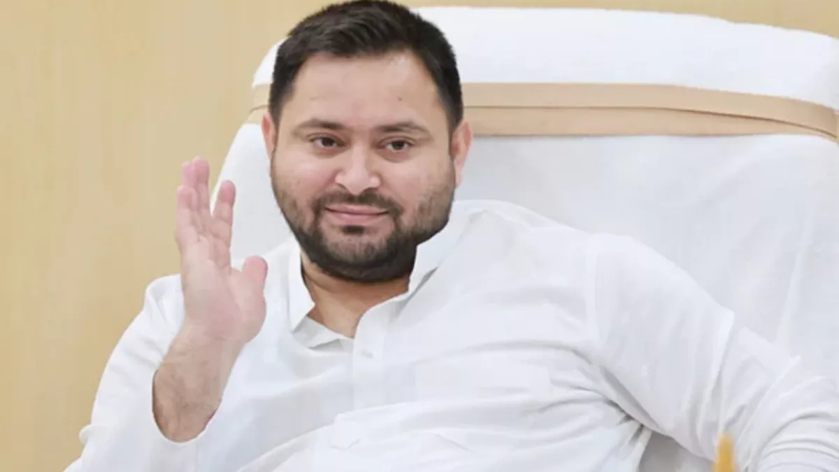 ‘बुलेट ट्रेन गुजरात में देते हैं, वोट मांगने बिहार आते हैं’, PM मोदी पर बरसे तेजस्वी यादव
