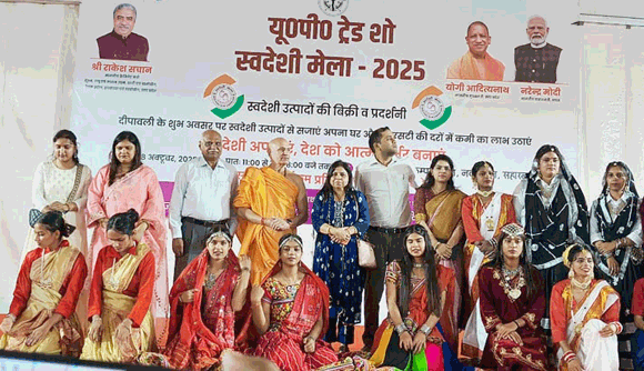 माँ शाकुम्भरी विश्वविद्यालय की छात्राओं ने स्वदेशी मेले में दिखाया भारतीय संस्कृति का रंग