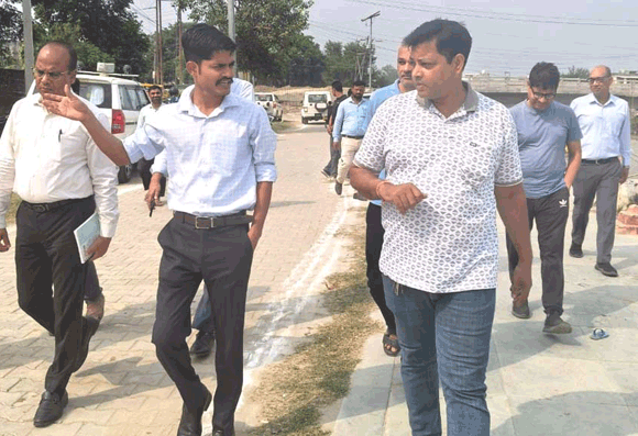 नगरायुक्त ने छठ पूजा के लिए किया घाटों का निरीक्षण