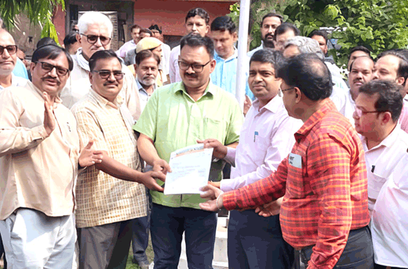 अब काली पट्टी बांधकर कार्य करेंगे मिलकर्मी