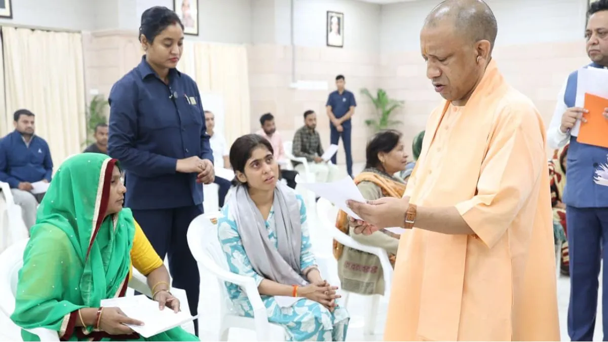 ‘जनता दर्शन’ में मुख्यमंत्री के पास पुलिस, आर्थिक सहायता व जमीनी विवाद के प्रकरण लेकर पहुंचे पीड़ित
