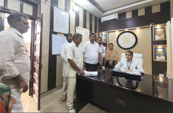 अनुष्का बनी एक दिन की उपजिलाधिकारी
