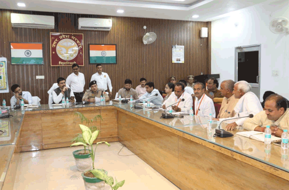 किसान दिवस पर जिलाधिकारी एवं वरिष्ठ पुलिस अधीक्षक ने कृषक बंधुओं के साथ किया विचार-विमर्श