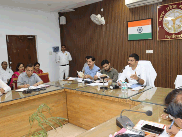 जिलाधिकारी की अध्यक्षता में हुई विकसित उत्तर प्रदेश 2047 समृद्धि का शताब्दी पर्व महाभियान के संबंध में बैठक