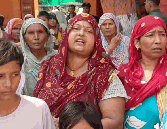 सफाई कर्मचारी की दुघटना मे मोत से पालिका के नाराज सफाई कर्मचारियो ने पालिका मे हंगामा काटा
