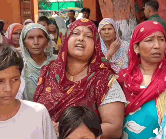 सफाई कर्मचारी की दुघटना मे मोत से पालिका के नाराज सफाई कर्मचारियो ने पालिका मे हंगामा काटा