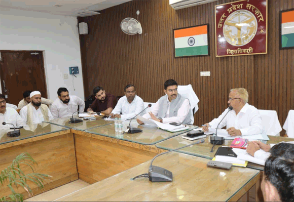 जिलाधिकारी ने पेराई सत्र 2024-25 के बकाया गन्ना मूल्य भुगतान के सम्बन्ध में की बैठक