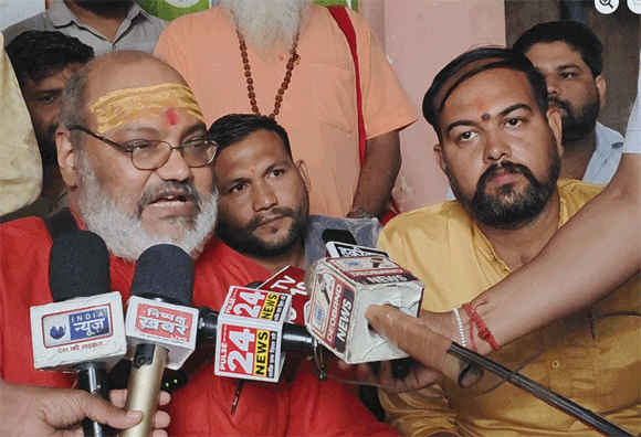 इतिहास को दोहराने के लिए एक बार फिर देवबंद पहुंचे महामंडलेश्वर यति नरसिंहानंद गिरी जी