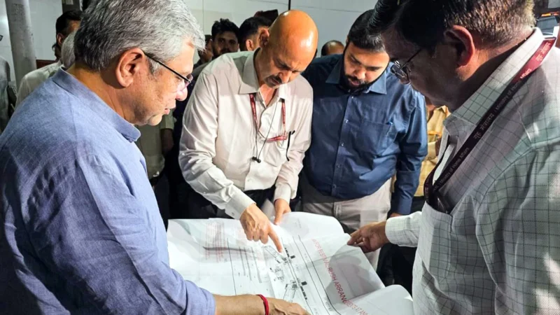 रेल मंत्री अश्विनी वैष्णव ने खुद परखीं त्योहारों की तैयारियां, बोले- यात्रियों की सुविधा और सुरक्षा हमारी पहली प्राथमिकता