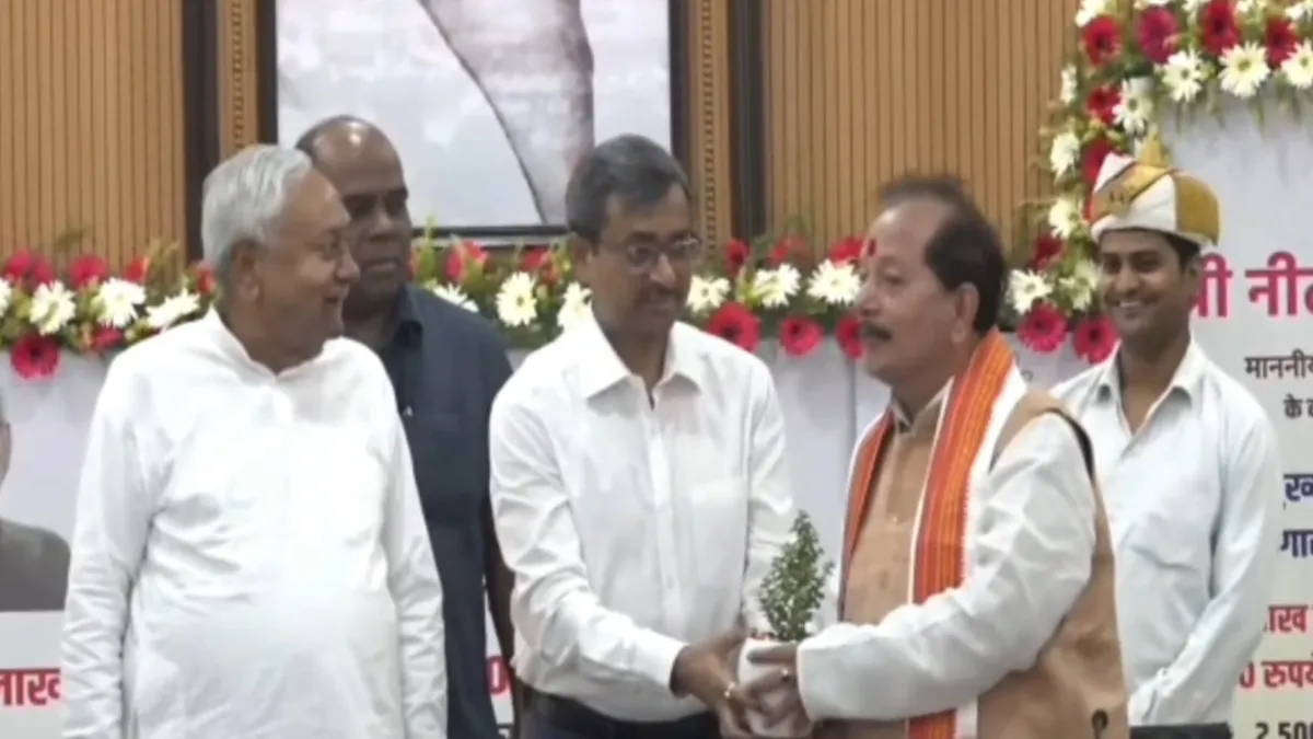 मुख्यमंत्री नीतीश कुमार ने डिप्टी सीएम विजय सिन्हा को टोका, कहा- ‘थोड़ा लेट से आते हैं आप’