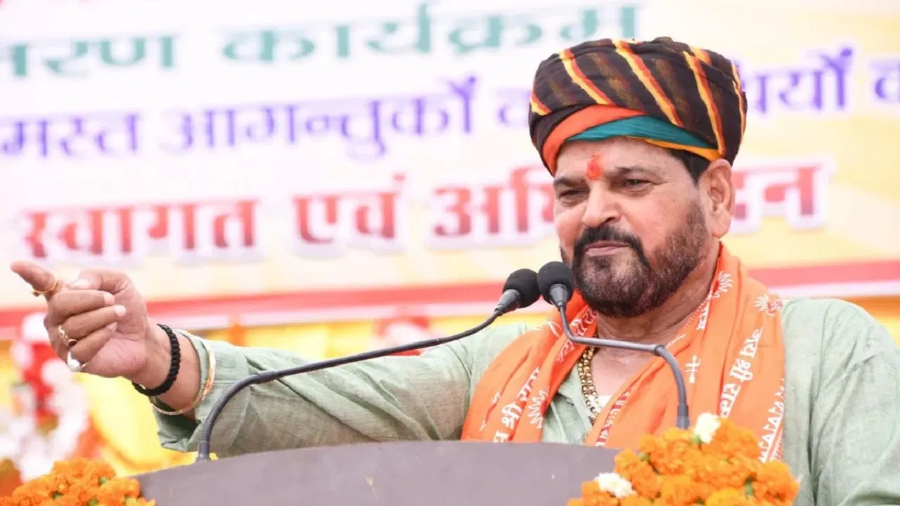 ‘कोई साजिश कर दे और सरकार पर आरोप लग जाए’, आजम खान की सुरक्षा को लेकर बोले बृजभूषण सिंह