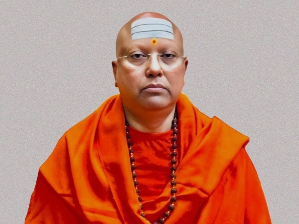 बाबा चैतन्यानंद की लेडी ब्रिगेड का खुला राज, दिल्ली पुलिस ने 3 सगी बहनों को किया गिरफ्तार