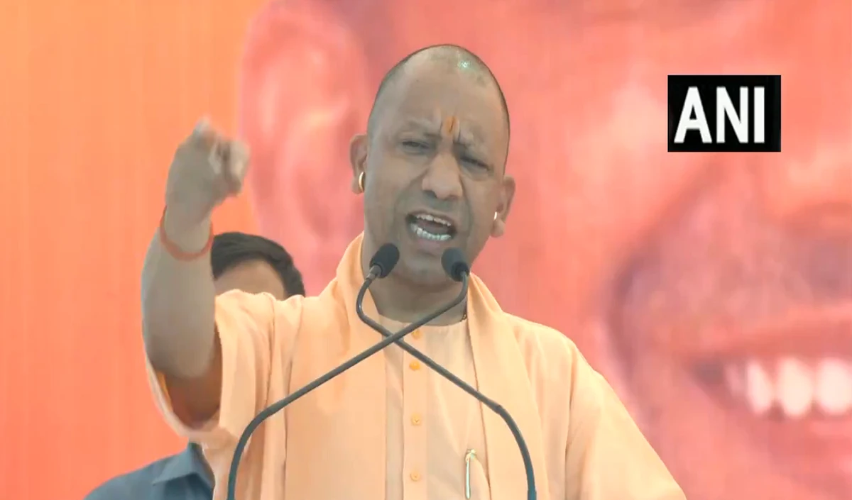 त्योहारों पर CM योगी का सख्त फरमान: भीड़भाड़ वाले इलाकों में बढ़ाएं गश्त, लापरवाही बर्दाश्त नहीं