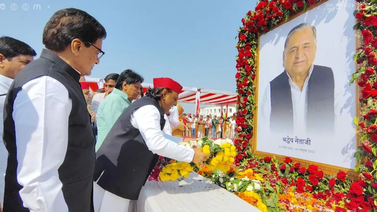 मुलायम सिंह की पुण्यतिथि पर अखिलेश ने दी श्रद्धांजलि, बोले- जो लोग दिल्ली का रास्ता नहीं जानते थे उन्हें…