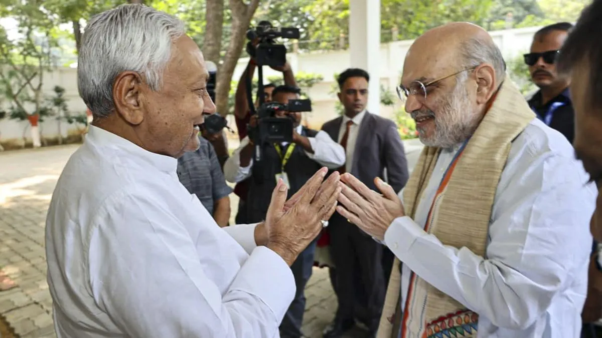पटना में नीतीश कुमार से मिले केंद्रीय गृह मंत्री अमित शाह, जेडीयू-बीजेपी के नेता भी रहे मौजूद