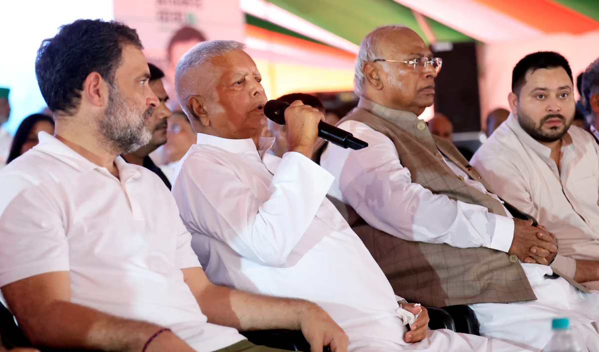 बिहार चुनाव से पहले महागठबंधन में सियासी ड्रामा, Lalu Prasad Yadav ने बांटे सिंबल फिर वापस लिए!