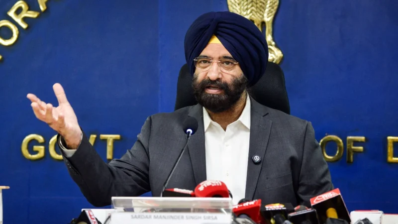 पराली पर सियासी वार-पलटवार: सिरसा ने केजरीवाल को कहा ‘अनपढ़’, AAP पर गंभीर आरोप!