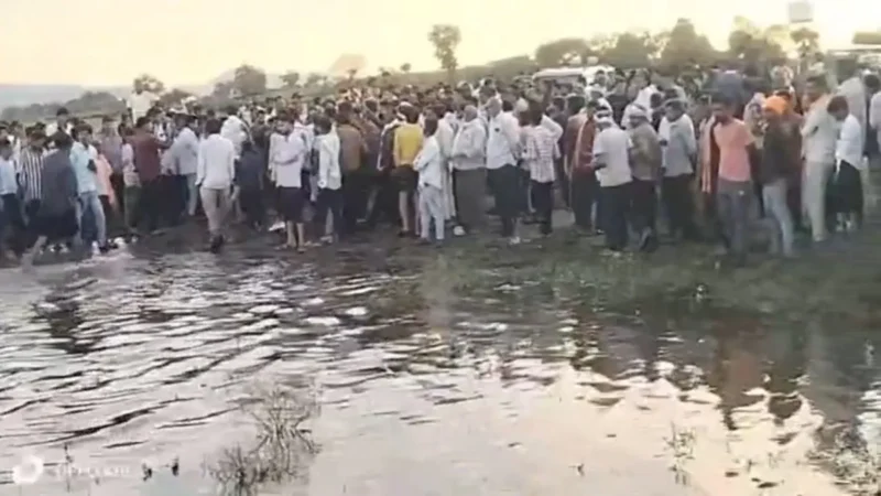 उत्तर प्रदेश के बरेली में आला हजरत दरगाह के सबसे वरिष्ठ मौलाना एहसान रजान खान ने जिले में जारी तनाव के बीच शांति कायम करने