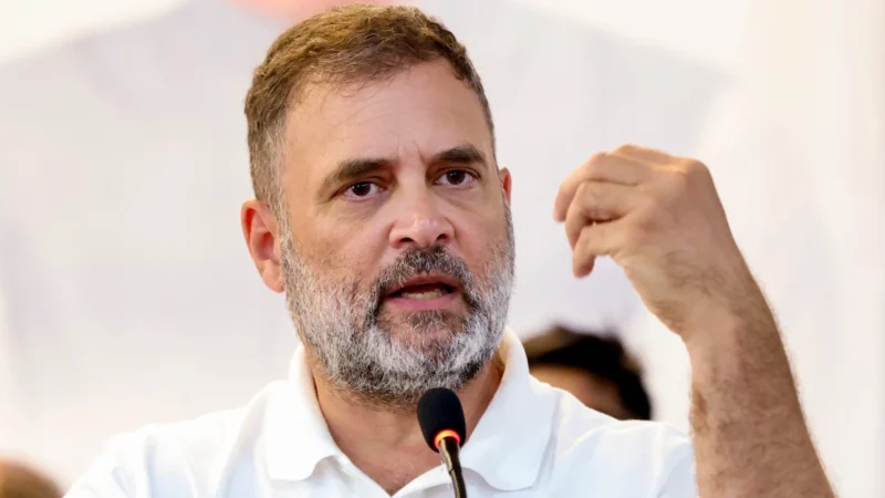 उत्तर प्रदेश दलित लिंचिंग पर गरमाई सियासत, राहुल गांधी का आरोप- सरकार परिवार को धमका रही है