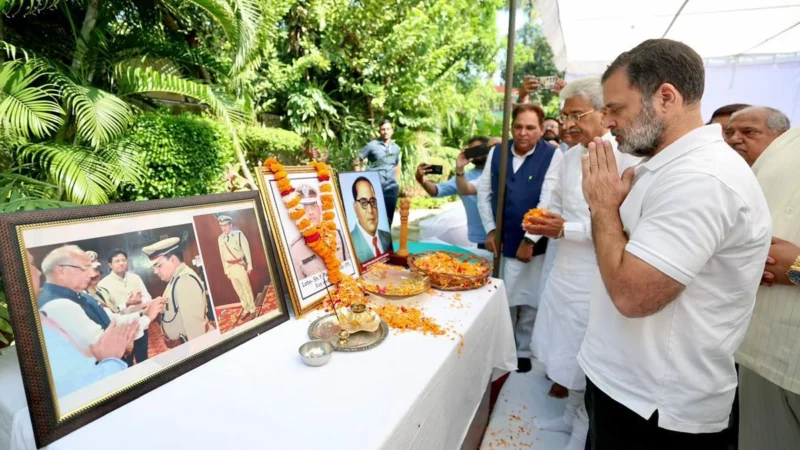 IPS पूरन कुमार के परिवार से मिले राहुल गांधी, हरियाणा सरकार पर साधा निशाना, बोले- न्याय नहीं मिल रहा