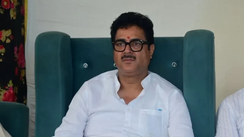 लखनऊ: फ्लाइट में गाली-गलौज कर रहा था शख्स, BJP विधायक ने रोका तो करने लगा हाथापाई, सरोजनी नगर थाने में मामला दर्ज