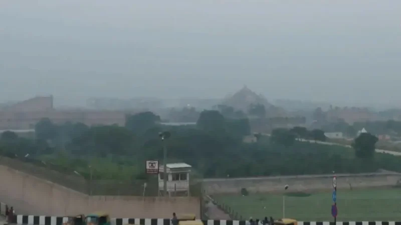 दिवाली के दिन दिल्ली बनी गैस चेंबर, सांस लेना मुश्किल, AQI 400 के पार पहुंचा