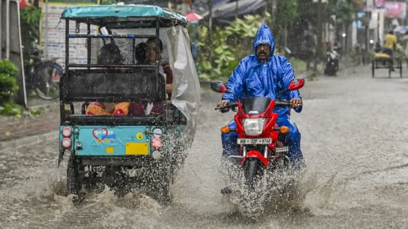 गरज-चमक के साथ होगी बारिश, गिरेंगे ओले, दिल्ली-NCR, यूपी और बिहार का जानिए 3 दिन के मौसम का हाल