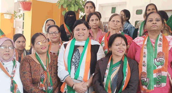 दिल्ली बम धमाके के विरोध में महिला कांग्रेस कार्यकर्ताओं का प्रदर्शन