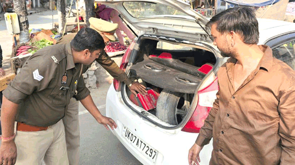 जनपद पुलिस का सघन नाकाबंदी अभियान, अपराधों पर प्रभावी अंकुश लगाने हेतु सीमाएं सील कर की गई सघन चेकिंग