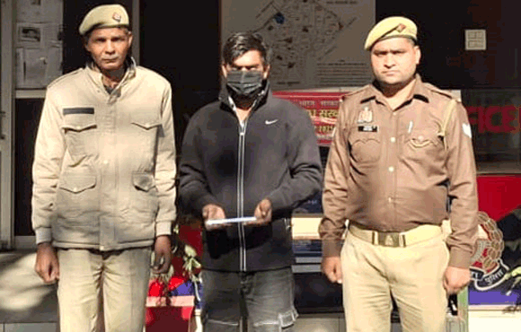 पुलिस के हत्थे चढ़ा एक शातिर बदमाश, अवैध चाकू बरामद