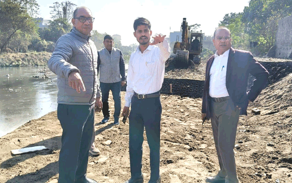 ढमोला घाटों का पौधे लगाकर सौंदर्यीकरण करें: नगरायुक्त