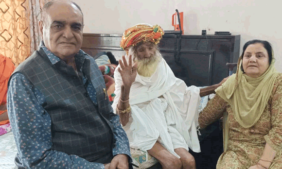 श्री बाला जी घाट पर 120 वर्षीय संत बेराबाबा का आगमन