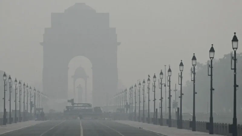 दिल्ली-NCR में प्रदूषण से हालत खराब, AQI 400 पार जाने से लोगों का सांस लेना मुश्किल