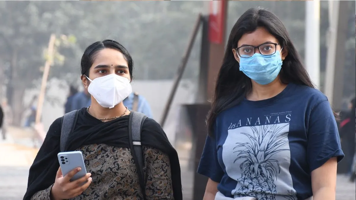 जहरीली हवा में सांस लेना हुआ मुश्किल, दिल्ली में खतरनाक स्तर पर AQI; 50% कर्मचारियों को वर्क फ्रॉम होम का आदेश