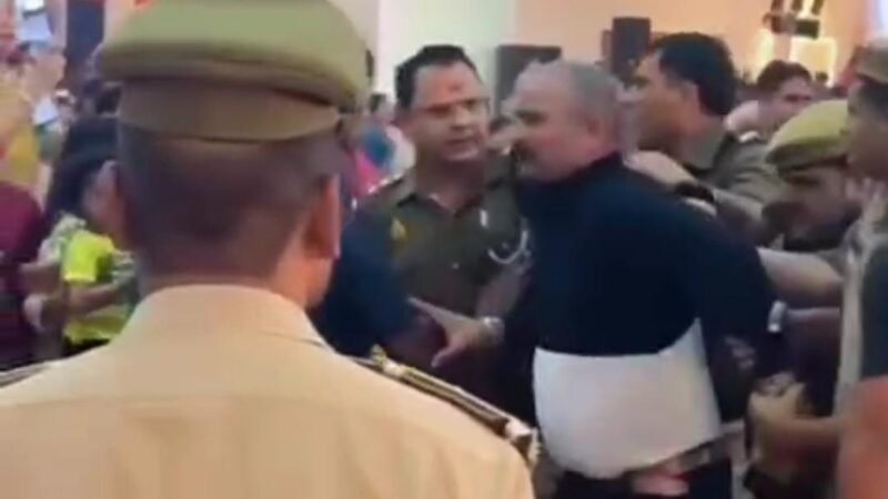 इंस्पेक्टर रोजंत त्यागी ने उतारा ‘वीआईपी पत्रकार’ का नशा, रामकथा में श्रद्धा से ज़्यादा दिखा वीआईपी कल्चर का जलवा