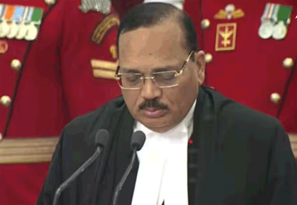 जस्टिस सूर्यकांत ने ली शपथ, बने देश के 53वें चीफ जस्टिस