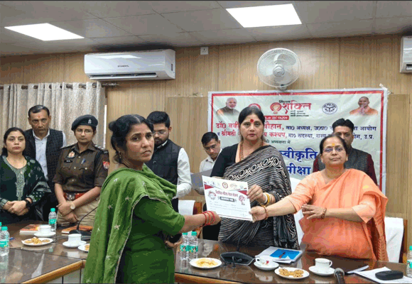 उ0प्र0 राज्य महिला आयोग की अध्यक्ष ने की समीक्षा बैठक एवं जनसुनवाई