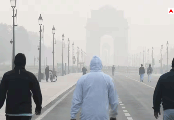 दिल्ली में सांस लेना मुश्किल, 439 पहुंचा AQI, बच्चों-बुजुर्गों के लिए हेल्थ अलर्ट जारी