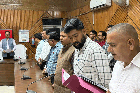 कलैक्ट्रेट में किया गया राष्ट्रीय गीत का समूह गायन