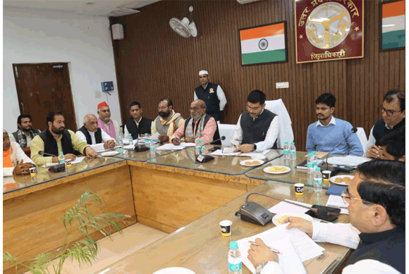 जिला निर्वाचन अधिकारी की अध्यक्षता में आलेख्य सूची को अंतिम रूप देने के प्रयोजन से जनप्रतिनिधियों तथा राजनैतिक दलों के प्रतिनिधियों के साथ हुई बैठक