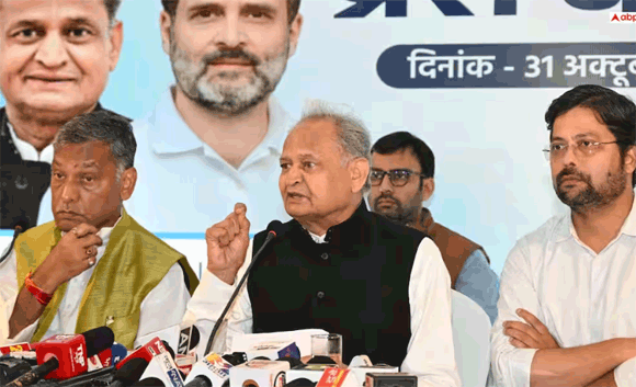 ‘नीतीश कुमार को बोलने नहीं देना बिहार का अपमान’, NDA के घोषणा पत्र पर अशोक गहलोत का तंज