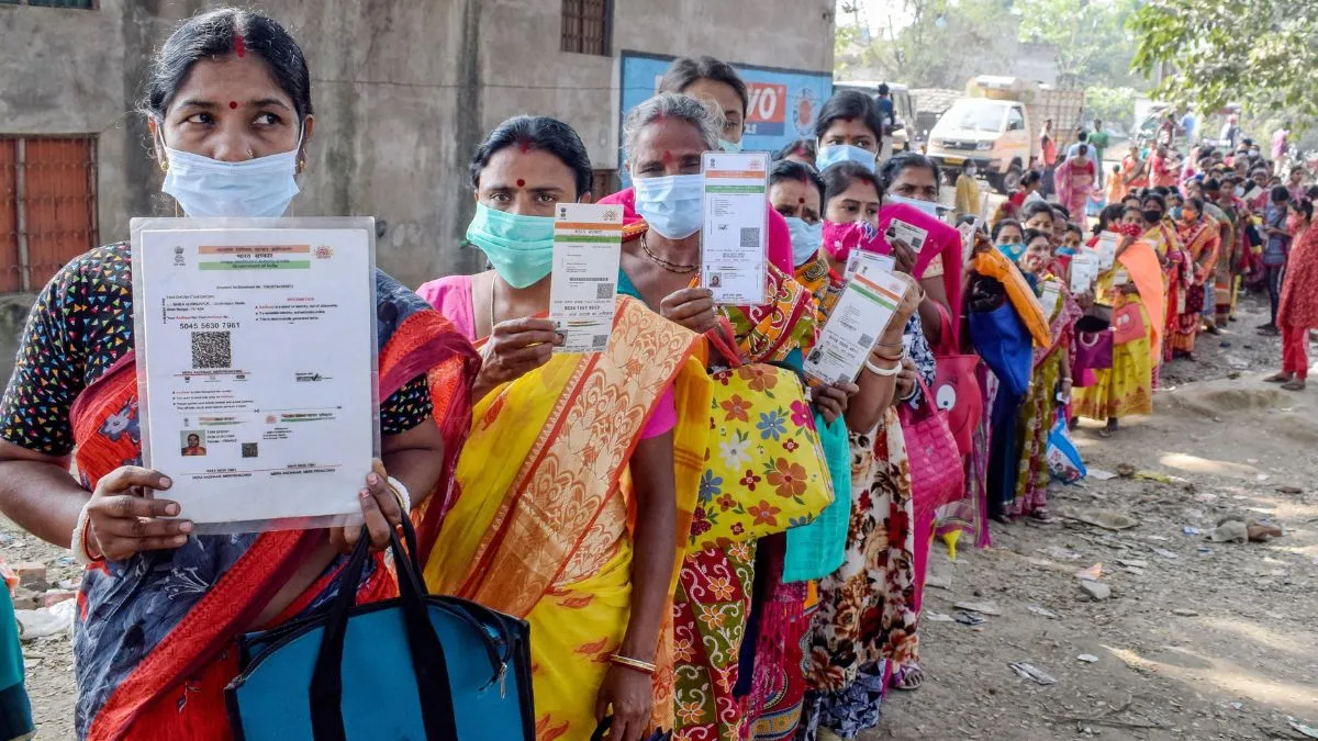 आधार कार्ड को नहीं माना जाएगा जन्म का प्रमाण पत्र, यूपी के नियोजन विभाग ने जारी किया नोटिस