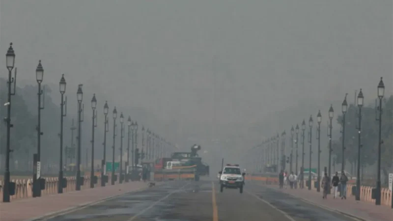Delhi-NCR में प्रदूषण बेकाबू, कई इलाकों में AQI 500 के पार; GRAP-3 की पाबंदियां बेअसर