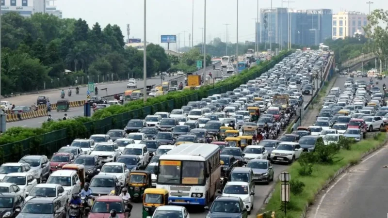 दिल्ली में नियम सख्त, आज से इन गाड़ियों की एंट्री पर पूरी तरह रोक; रूल तोड़ा तो लगेगा मोटा चालान