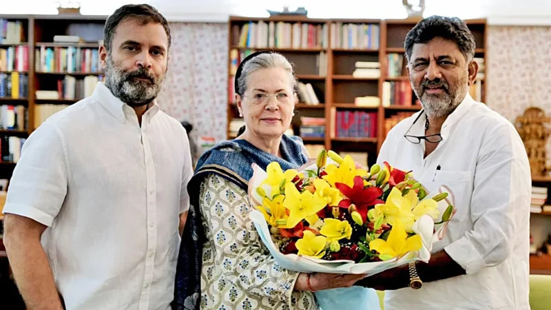 डीके शिवकुमार ने सोनिया गांधी के ‘त्याग’ का दिया हवाला, कर्नाटक में सीएम पद को लेकर गरमाई सियासत