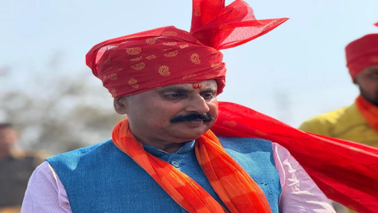 ‘मदरसे-मस्जिद से निकलते हैं आतंकी’, CM योगी के मंत्री का बयान, AMU पर भी उठाए सवाल