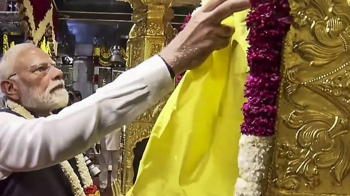 उडुपी के श्री कृष्ण मठ में PM मोदी ने किए दर्शन, आध्यात्मिक गुरु श्री माधवाचार्य को भी किया याद