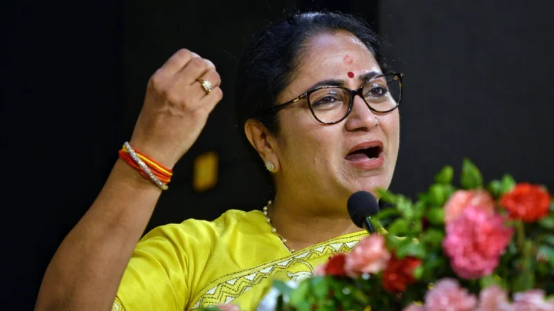 हाथ में गुब्बारे लेकर दिल्ली की CM रेखा गुप्ता बड़ा ऐलान, मचा देगा राजनीतिक हड़कंप