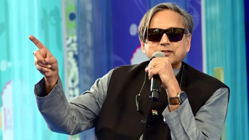 आडवाणी की तारीफ करना शशि थरूर को पड़ा भारी, कांग्रेस ने किया पलटवार