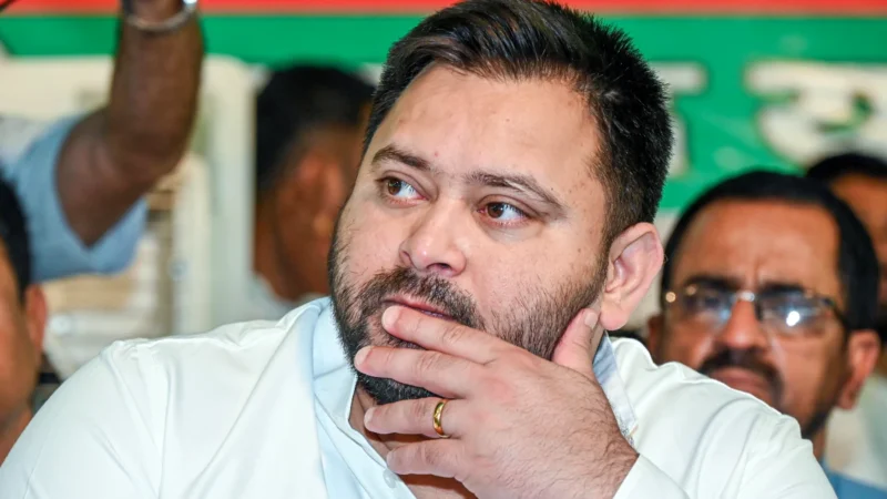 बिहार के दिग्गजों ने डाला अपना वोट, तेजस्वी यादव बोले – ‘बदलाव कीजिए, नया बिहार, नई सरकार बनाइए’